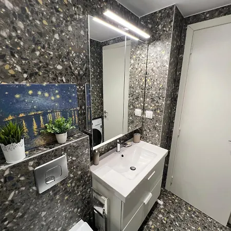 Chic Urban Escape By Thesbnb Apartment *